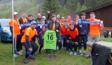 Charitativní akce Na Sněžku pro Evču se zúčastnili mladí boleslavští fotbalisté